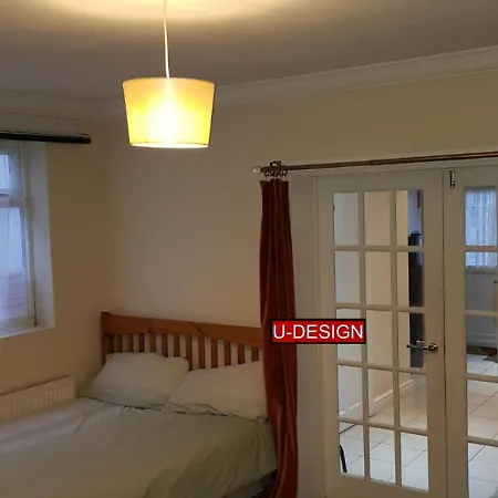 Lu3 Best Bungalow Budget Luton  Extérieur photo