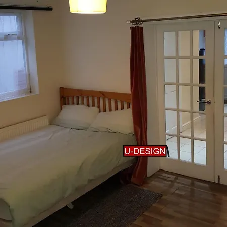 Lu3 Best Bungalow Budget Luton  Extérieur photo