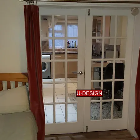 Lu3 Best Bungalow Budget Luton  Extérieur photo