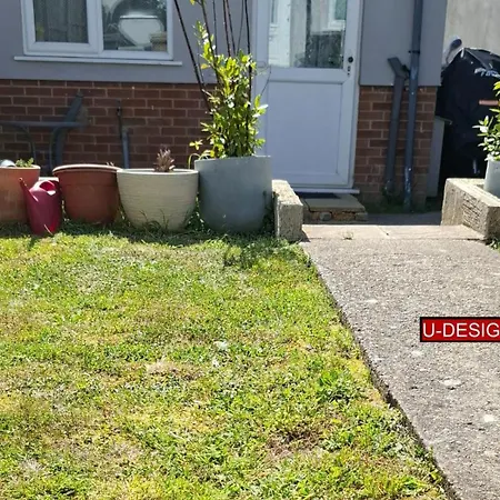 Lu3 Best Bungalow Budget Luton  Exterior photo