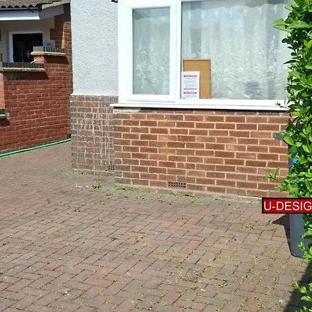 Lu3 Best Bungalow Budget Luton  Exterior photo